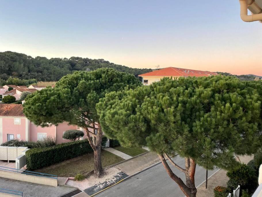 Domaine D'Azur - Renovated 1Br With Terrace Pool & Garage Lägenhet Le Lavandou Exteriör bild