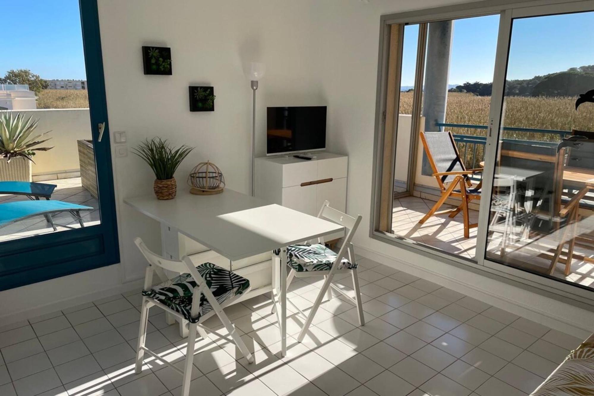 Domaine D'Azur - Renovated 1Br With Terrace Pool & Garage Lägenhet Le Lavandou Exteriör bild